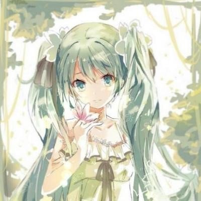老人烧杨絮险些点着全村
